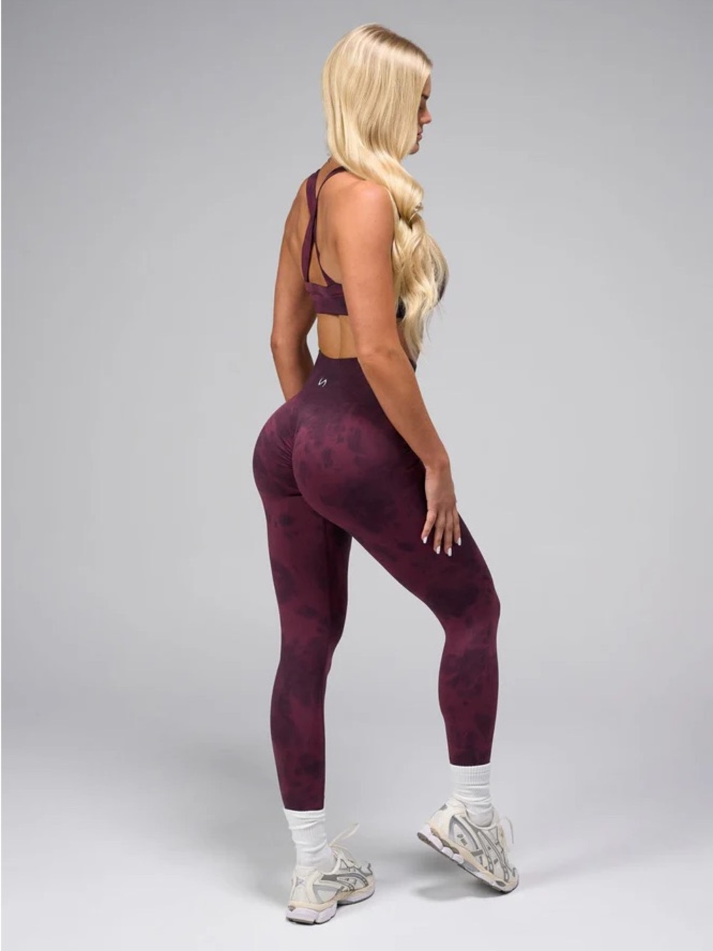TLF Cosmic Seamless Scrunch Butt
Leggings- Cherry NWT - Picture 2 of 8